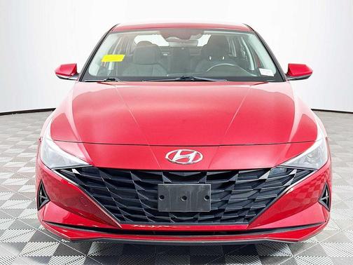 2022 Hyundai ELANTRA SE