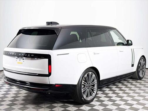 2025 Land Rover Range Rover P530 SE 7 Seat