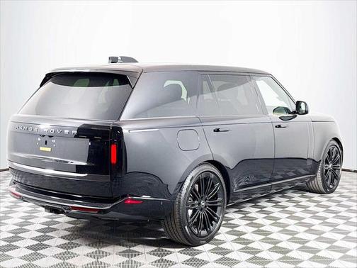 2025 Land Rover Range Rover P400 SE 7 Seat