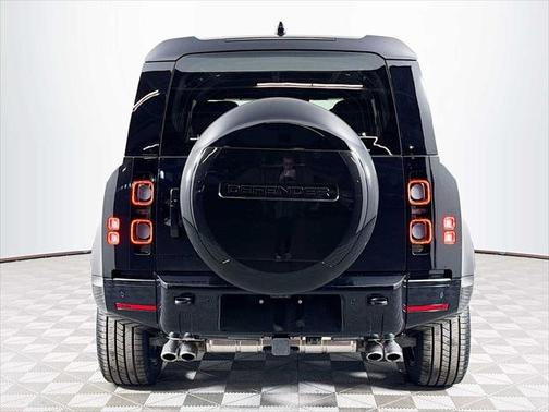 2025 Land Rover Defender 110 V8