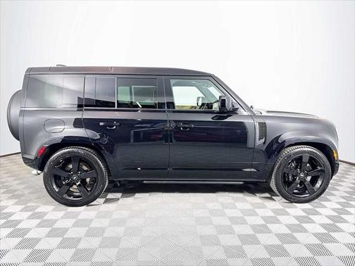 2025 Land Rover Defender 110 V8