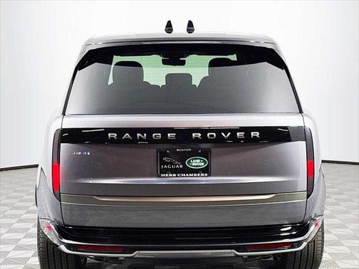 2025 Land Rover Range Rover P530 SE 7 Seat