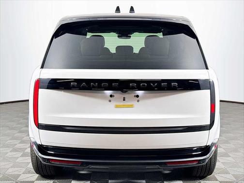 2025 Land Rover Range Rover P400 SE 7 Seat