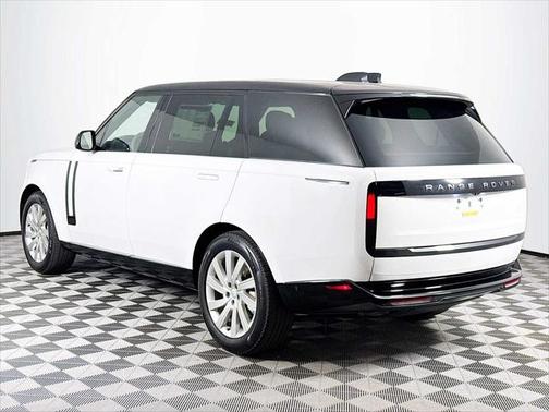2025 Land Rover Range Rover P400 SE 7 Seat