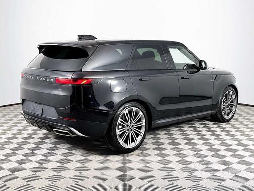 2025 Land Rover Range Rover Sport SE