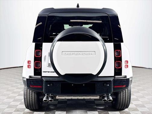 2025 Land Rover Defender 110 V8