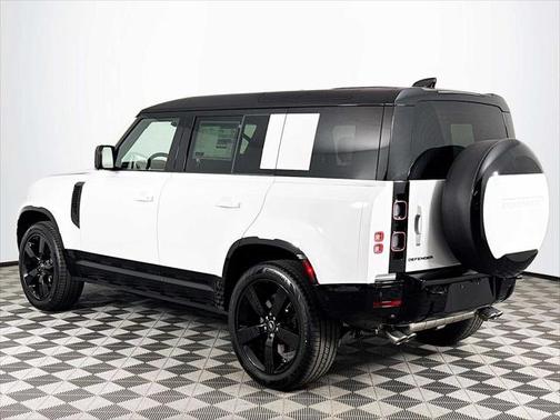 2025 Land Rover Defender 110 V8