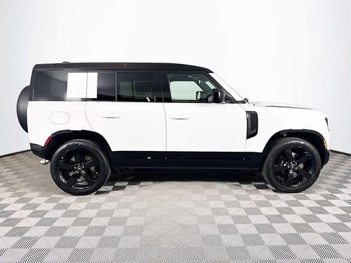 2025 Land Rover Defender 110 V8