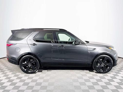 2024 Land Rover Discovery P300 Dynamic SE