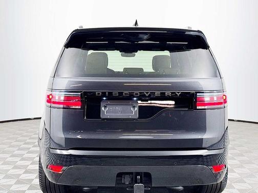2024 Land Rover Discovery P300 Dynamic SE