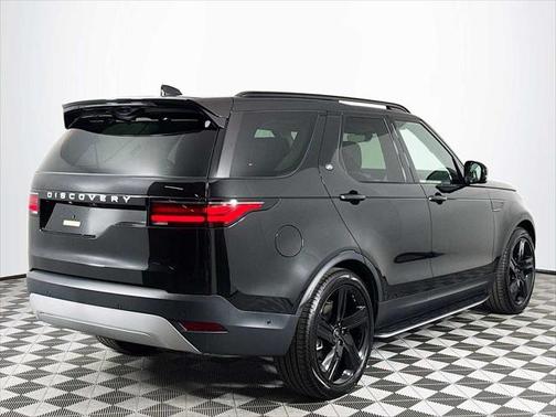 2025 Land Rover Discovery P300 S