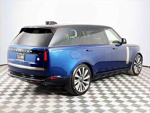 2025 Land Rover Range Rover P615 SV