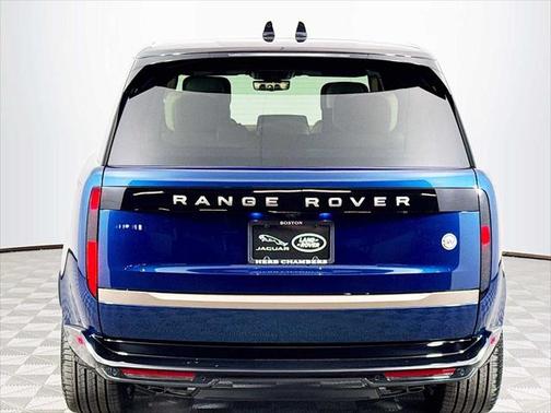 2025 Land Rover Range Rover P615 SV