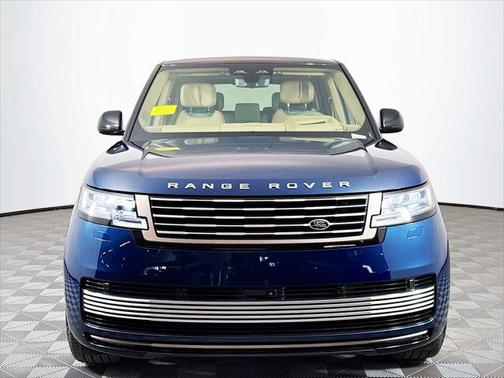 2025 Land Rover Range Rover P615 SV