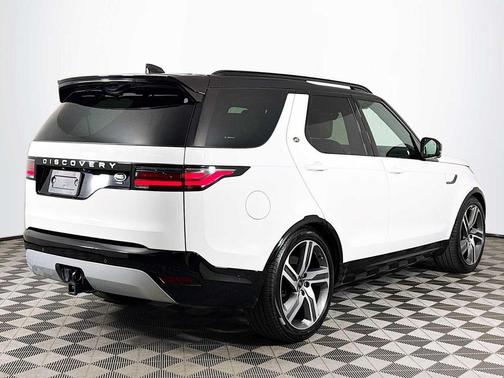 White 2023 Land Rover Discovery P360 Metropolitan Edition