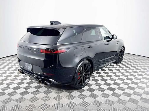 2025 Land Rover Range Rover Sport SE