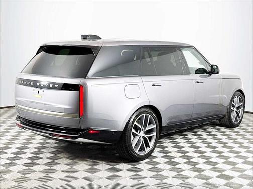 2025 Land Rover Range Rover P530 SE 7 Seat