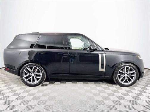 2025 Land Rover Range Rover P550e SE