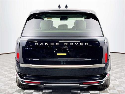 2025 Land Rover Range Rover P550e SE