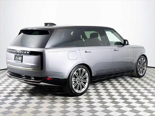 2025 Land Rover Range Rover P530 SE 7 Seat