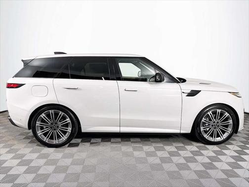 2025 Land Rover Range Rover Sport SE
