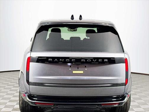 2025 Land Rover Range Rover P530 SE 7 Seat