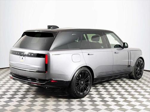 2025 Land Rover Range Rover P530 SE 7 Seat