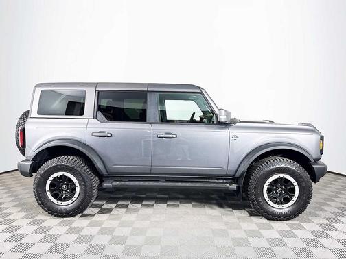 Carbonized Gray Metallic 2024 Ford Bronco Outer Banks