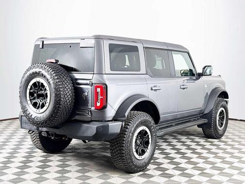 Carbonized Gray Metallic 2024 Ford Bronco Outer Banks