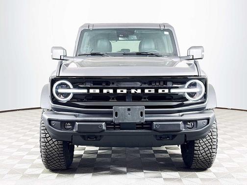 Carbonized Gray Metallic 2024 Ford Bronco Outer Banks