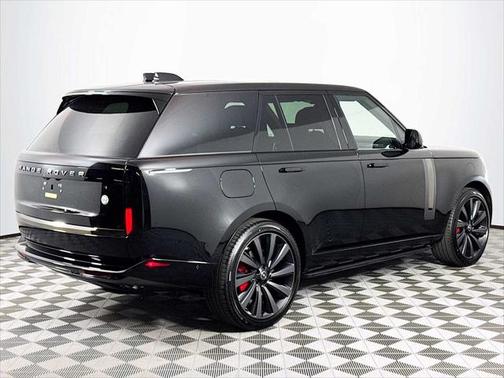 2025 Land Rover Range Rover P615 SV