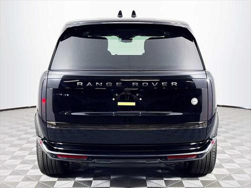 2025 Land Rover Range Rover P615 SV