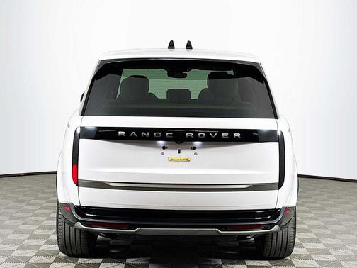 2025 Land Rover Range Rover P400 SE