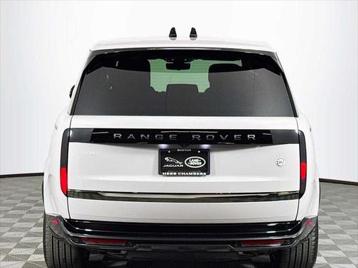 2025 Land Rover Range Rover P615 SV