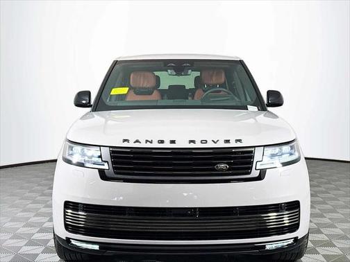 2025 Land Rover Range Rover P615 SV