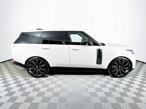 2025 Land Rover Range Rover P615 SV