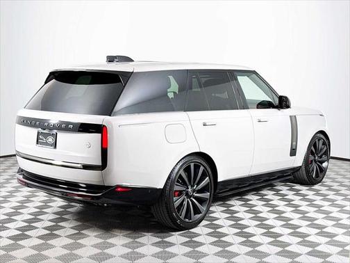 2025 Land Rover Range Rover P615 SV