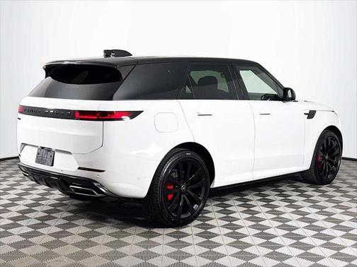 2025 Land Rover Range Rover Sport SE
