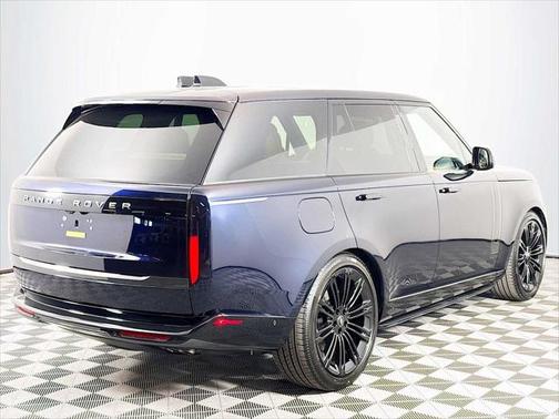 2025 Land Rover Range Rover P530 SE