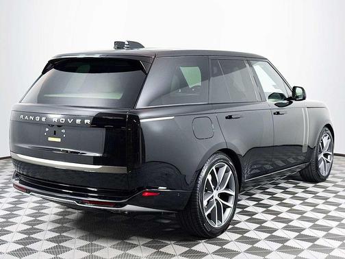 2025 Land Rover Range Rover P530 SE
