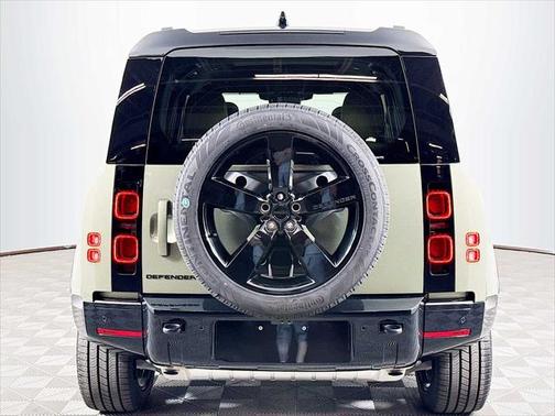 2025 Land Rover Defender 110 P400 X-Dynamic SE