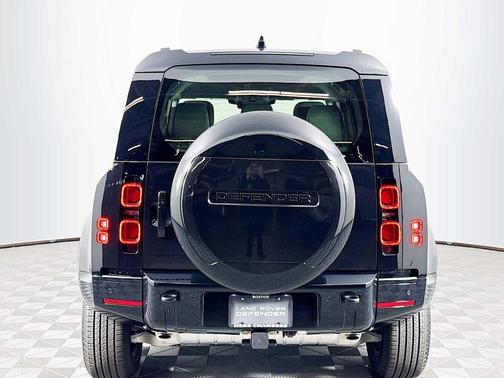 2025 Land Rover Defender 110 P400 X-Dynamic SE