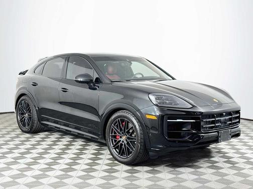 Chromite Black 2025 Porsche Cayenne GTS