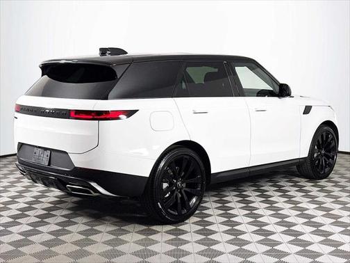 2025 Land Rover Range Rover Sport SE