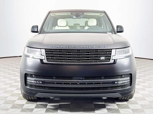 Obsidian Black Satin 2026 Land Rover Range Rover P400 SE