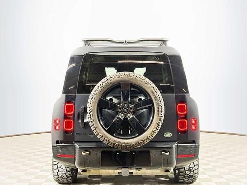 2023 Land Rover Defender 130 X-Dynamic SE