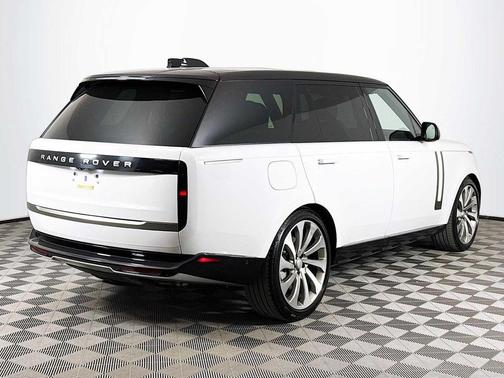 Fuji White 2025 Land Rover Range Rover P530 SE 7 Seat