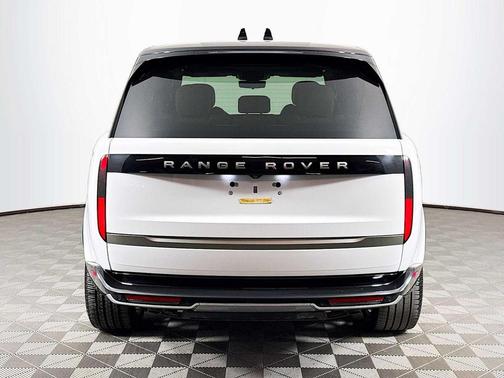 Fuji White 2025 Land Rover Range Rover P530 SE 7 Seat