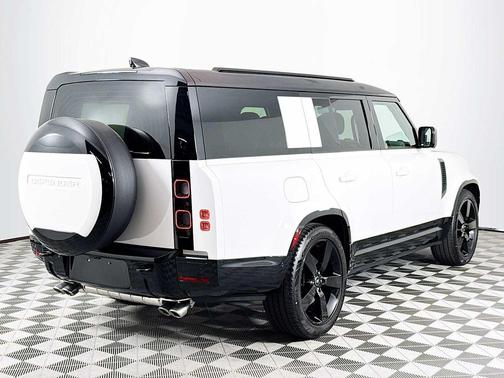 2025 Land Rover Defender V8