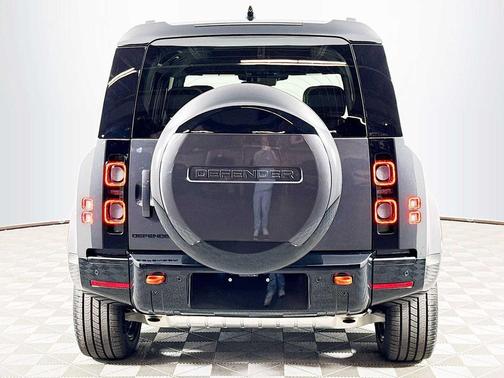 2025 Land Rover Defender 110 P400 X